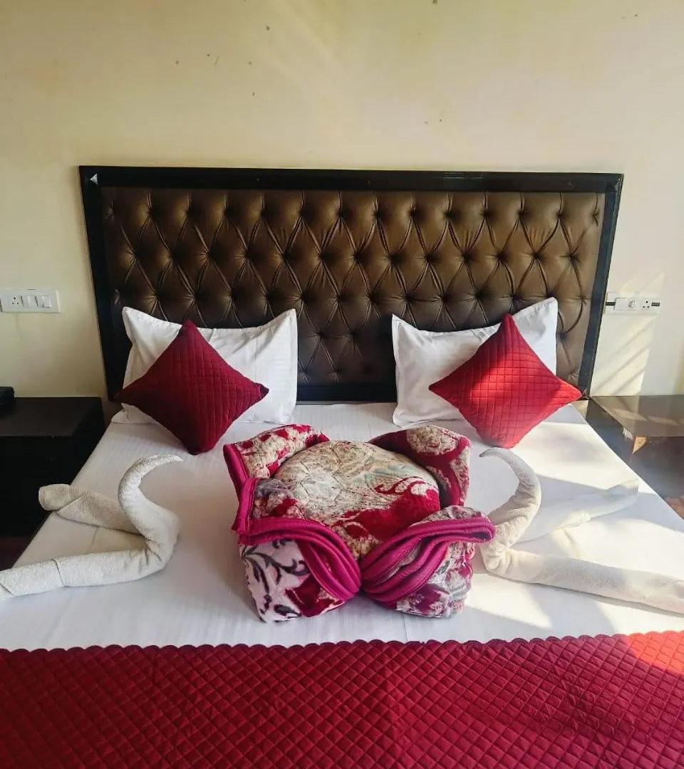 The New Pankaj-Newly Renovated-Near Mall Road- Free Pickup From Railway Station Simla 2*, Shimla India
