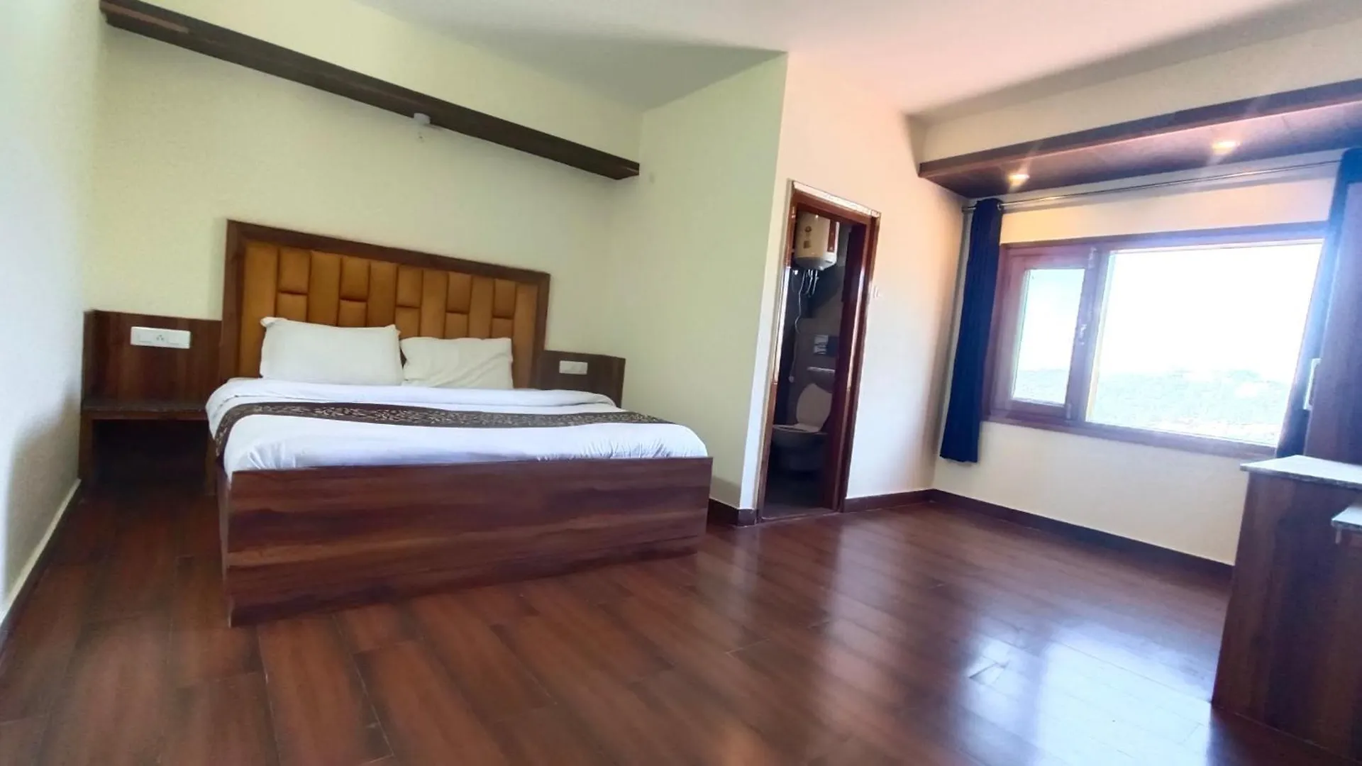 The New Pankaj-Newly Renovated-Near Mall Road- Free Pickup From Railway Station Simla 2*, Shimla India
